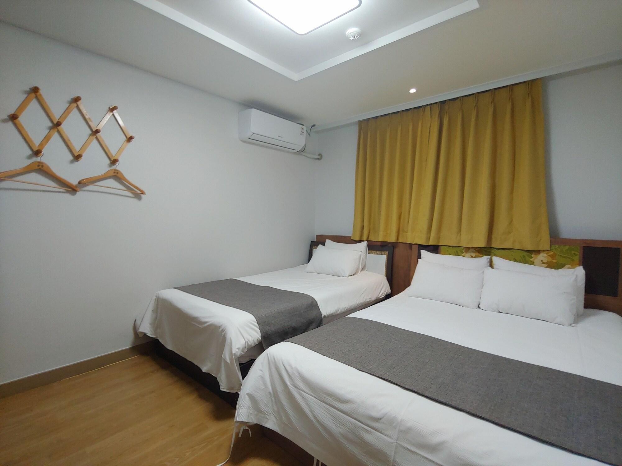 Gallery Hotel Bnb Jeju Extérieur photo