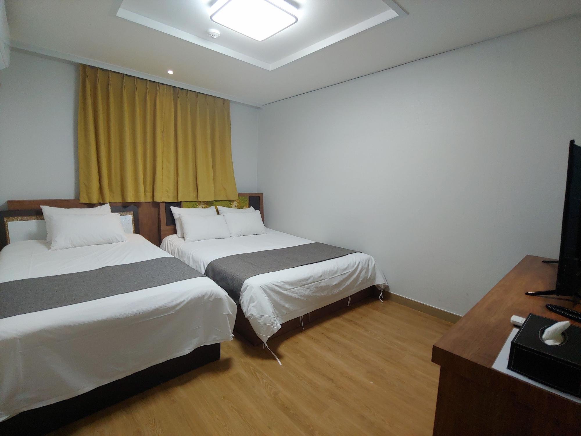 Gallery Hotel Bnb Jeju Extérieur photo