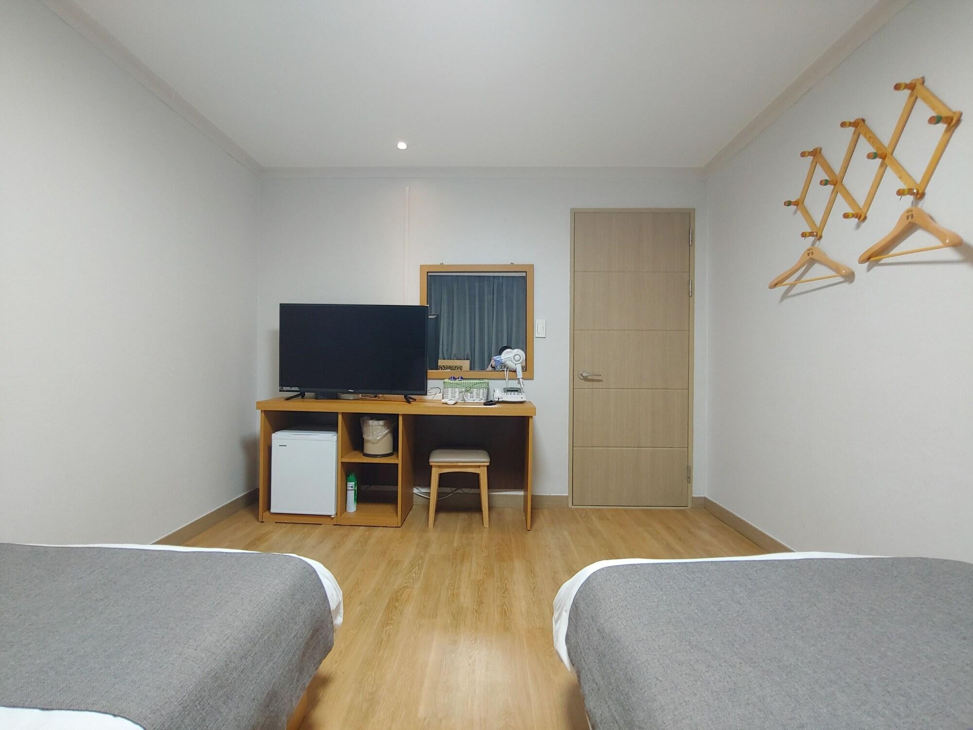 Gallery Hotel Bnb Jeju Extérieur photo