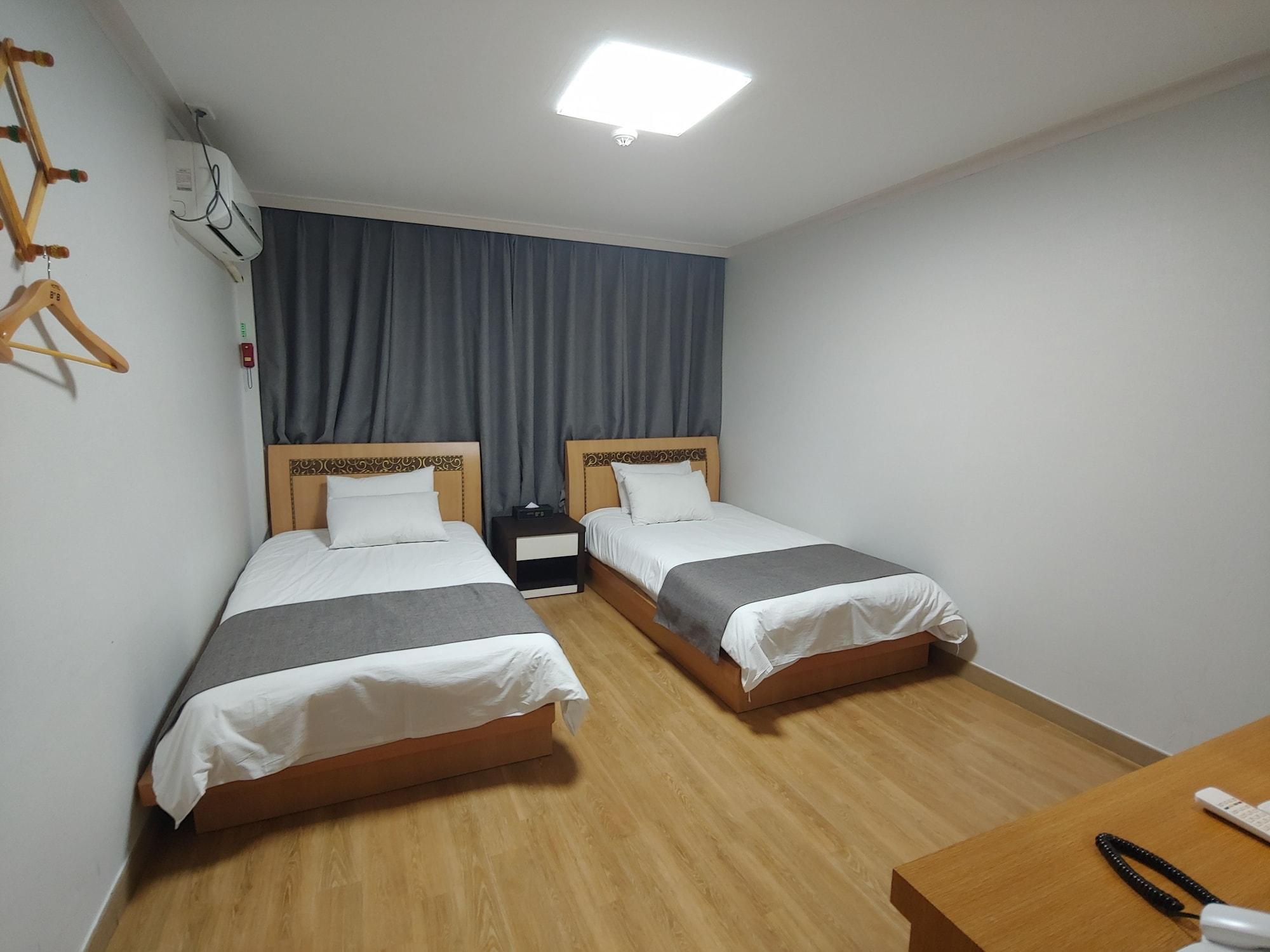 Gallery Hotel Bnb Jeju Extérieur photo