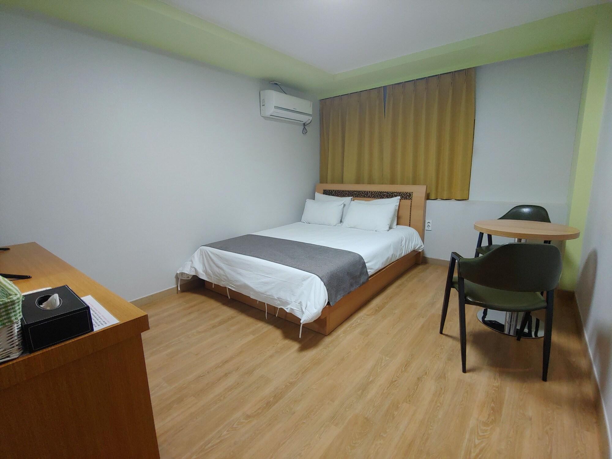 Gallery Hotel Bnb Jeju Extérieur photo