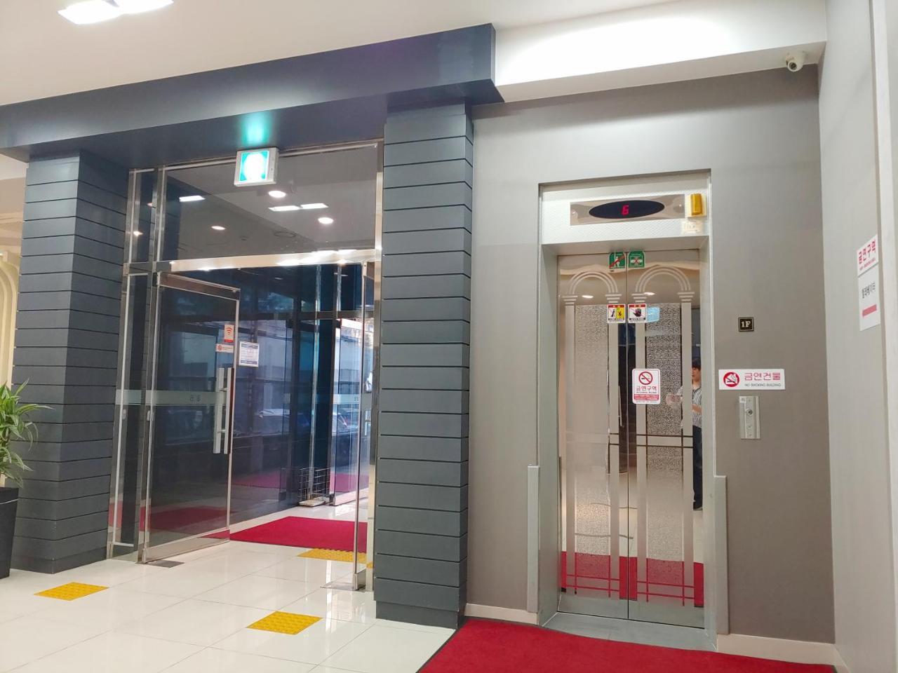 Gallery Hotel Bnb Jeju Extérieur photo